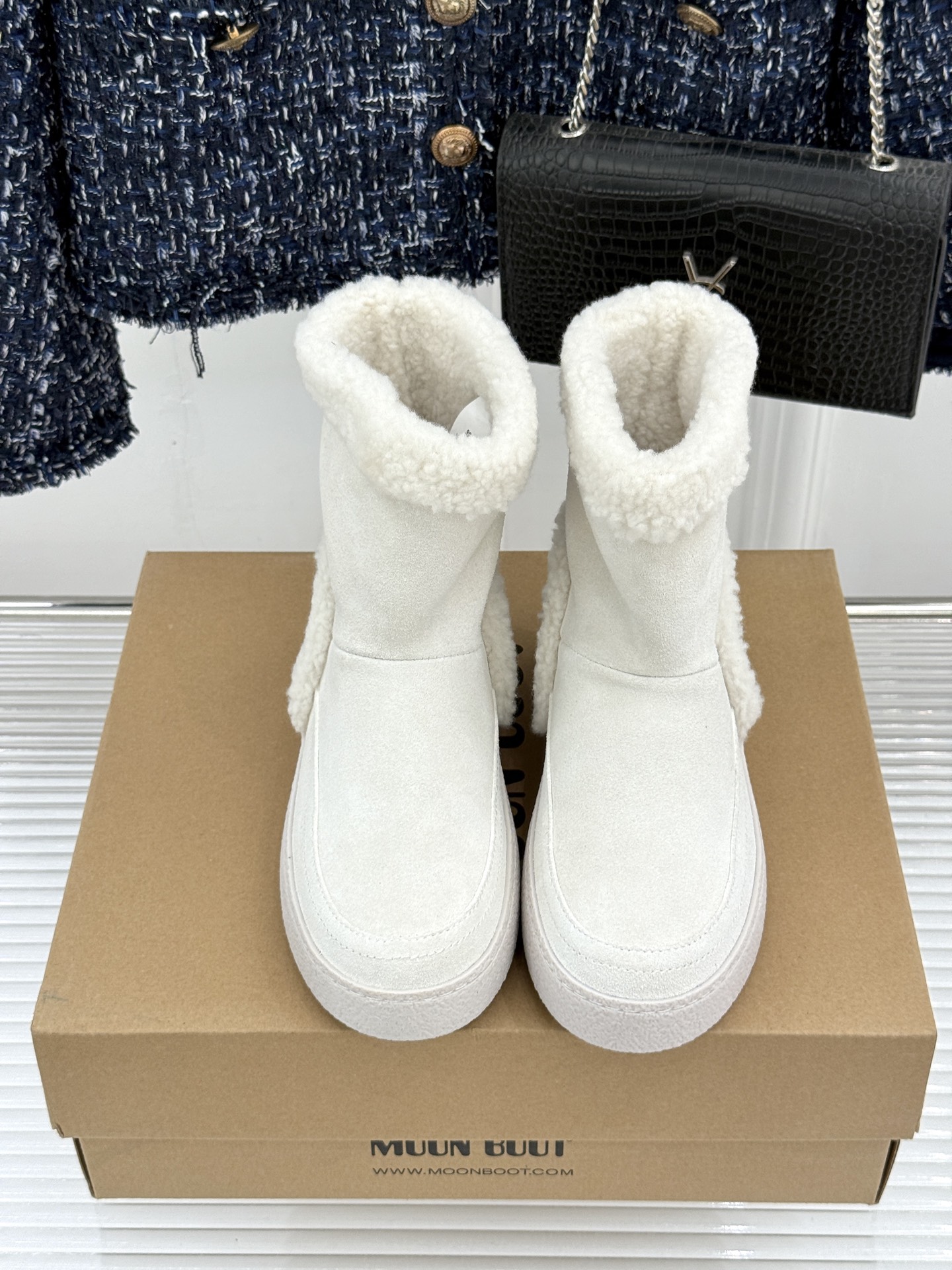 Moon Boot 26WF秋冬新品 皮毛一体厚底翻边雪地靴 皮毛一体裹住冬日暖意 厚底悄悄拔高腿型比例 翻边解锁两穿时