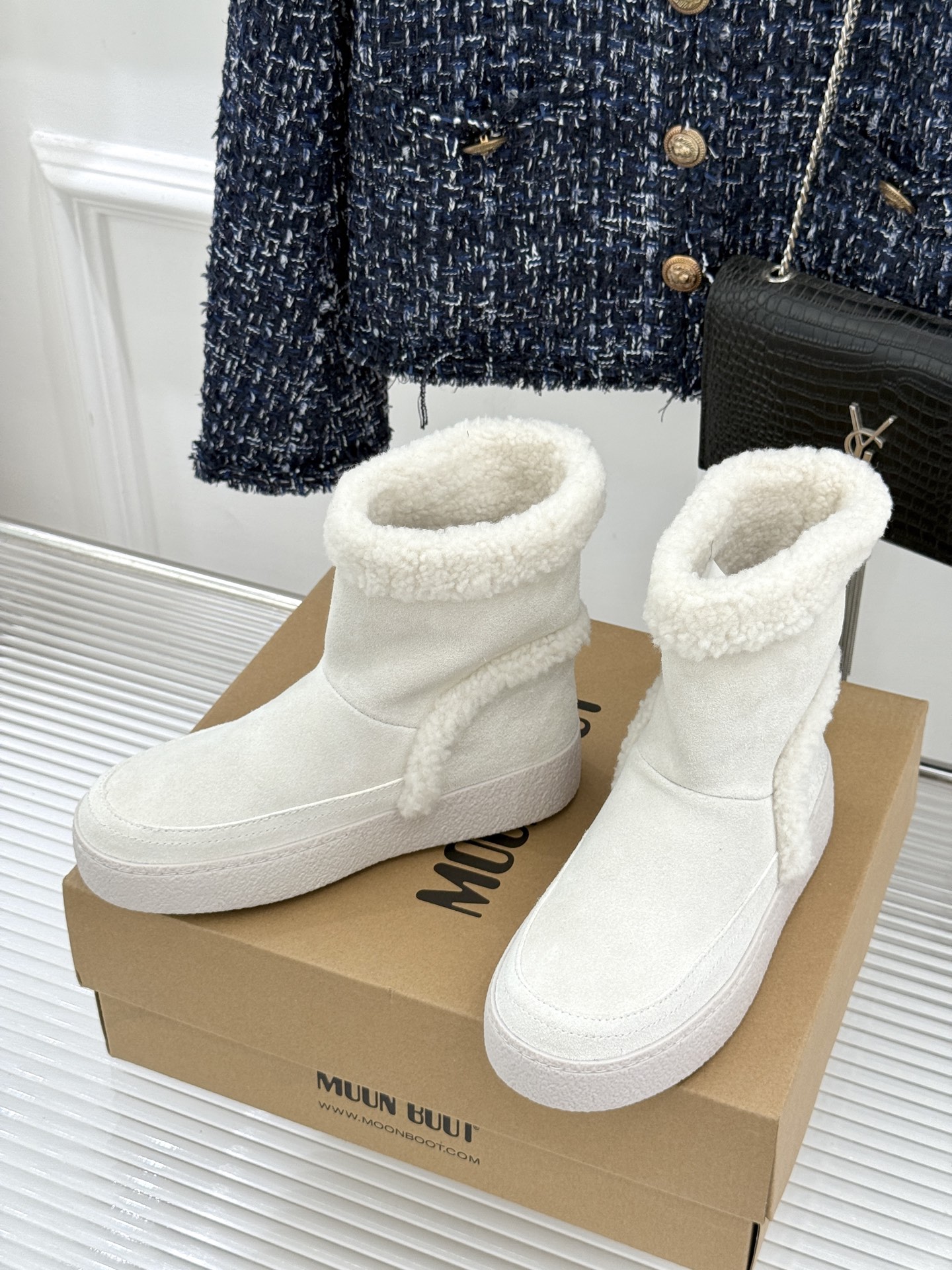 Moon Boot 26WF秋冬新品 皮毛一体厚底翻边雪地靴 皮毛一体裹住冬日暖意 厚底悄悄拔高腿型比例 翻边解锁两穿时