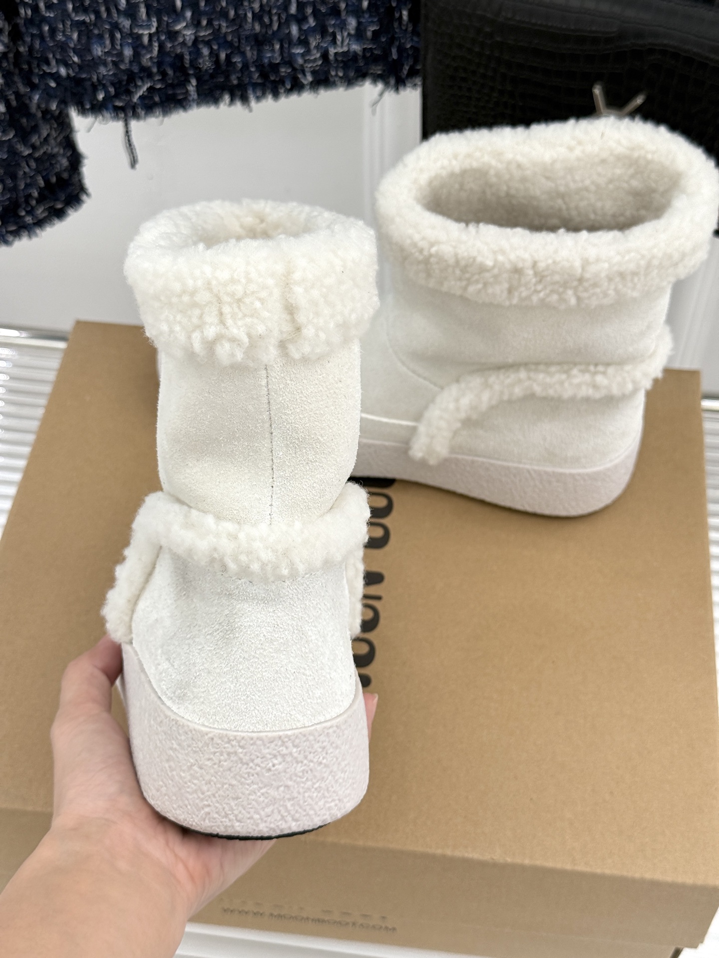 Moon Boot 26WF秋冬新品 皮毛一体厚底翻边雪地靴 皮毛一体裹住冬日暖意 厚底悄悄拔高腿型比例 翻边解锁两穿时