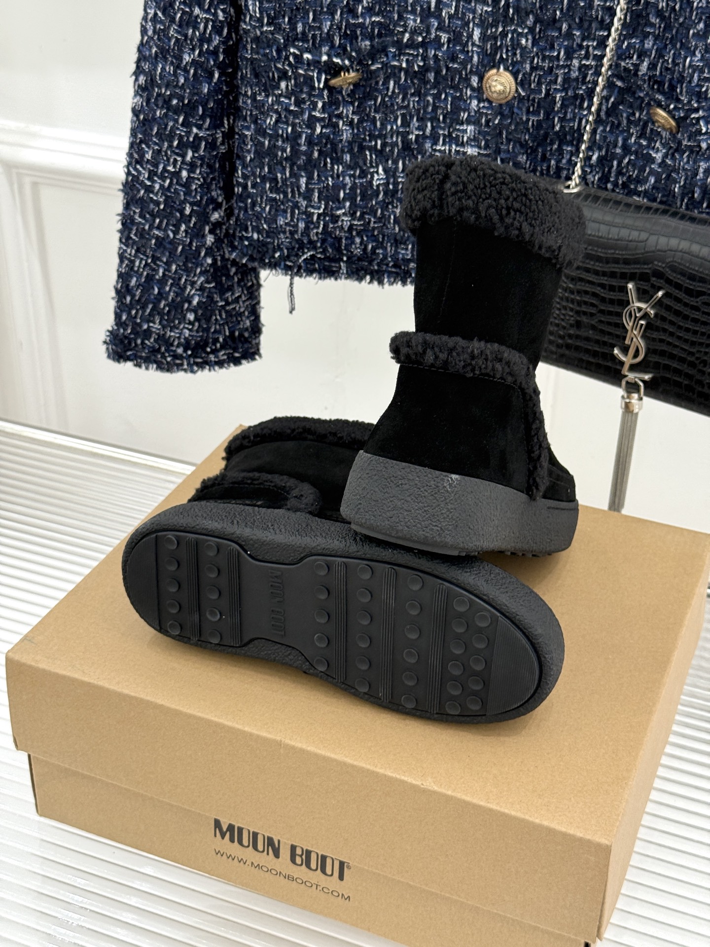 Moon Boot 26WF秋冬新品 皮毛一体厚底翻边雪地靴 皮毛一体裹住冬日暖意 厚底悄悄拔高腿型比例 翻边解锁两穿时 Moon Boot 26WF秋冬新品 皮毛一体厚底翻边雪地靴 皮毛一体裹住冬日暖意 厚底悄悄拔高腿型比例 翻边解锁两穿时