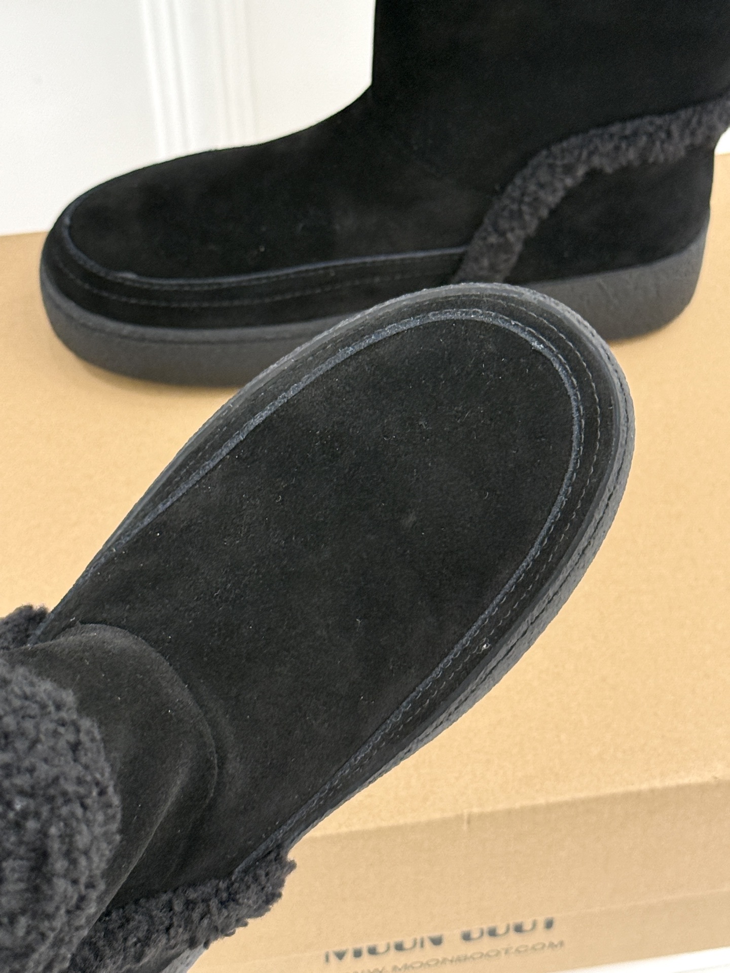 Moon Boot 26WF秋冬新品 皮毛一体厚底翻边雪地靴 皮毛一体裹住冬日暖意 厚底悄悄拔高腿型比例 翻边解锁两穿时 Moon Boot 26WF秋冬新品 皮毛一体厚底翻边雪地靴 皮毛一体裹住冬日暖意 厚底悄悄拔高腿型比例 翻边解锁两穿时