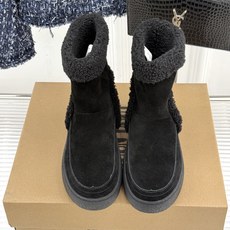 Moon Boot 26WF秋冬新品 皮毛一体厚底翻边雪地靴 皮毛一体裹住冬日暖意 厚底悄悄拔高腿型比例 翻边解锁两穿时 Moon Boot 26WF秋冬新品 皮毛一体厚底翻边雪地靴 皮毛一体裹住冬日暖意 厚底悄悄拔高腿型比例 翻边解锁两穿时