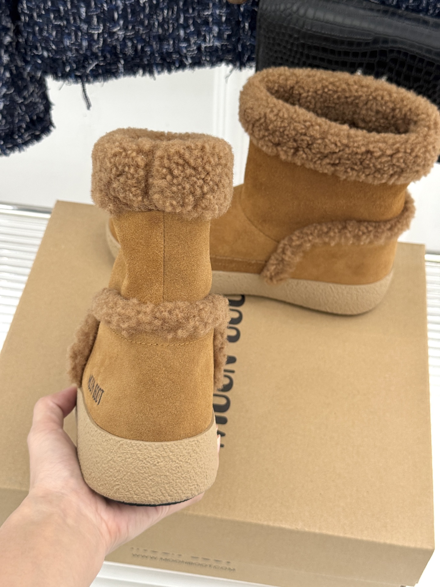 Moon Boot 26WF秋冬新品 皮毛一体厚底翻边雪地靴 皮毛一体裹住冬日暖意 厚底悄悄拔高腿型比例 翻边解锁两穿时