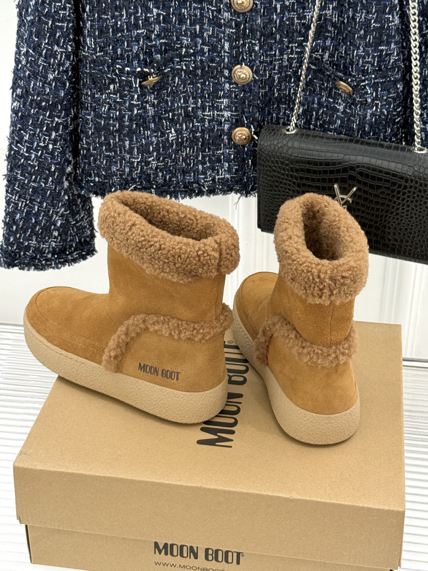 Moon Boot 26WF秋冬新品 皮毛一体厚底翻边雪地靴 皮毛一体裹住冬日暖意 厚底悄悄拔高腿型比例 翻边解锁两穿时