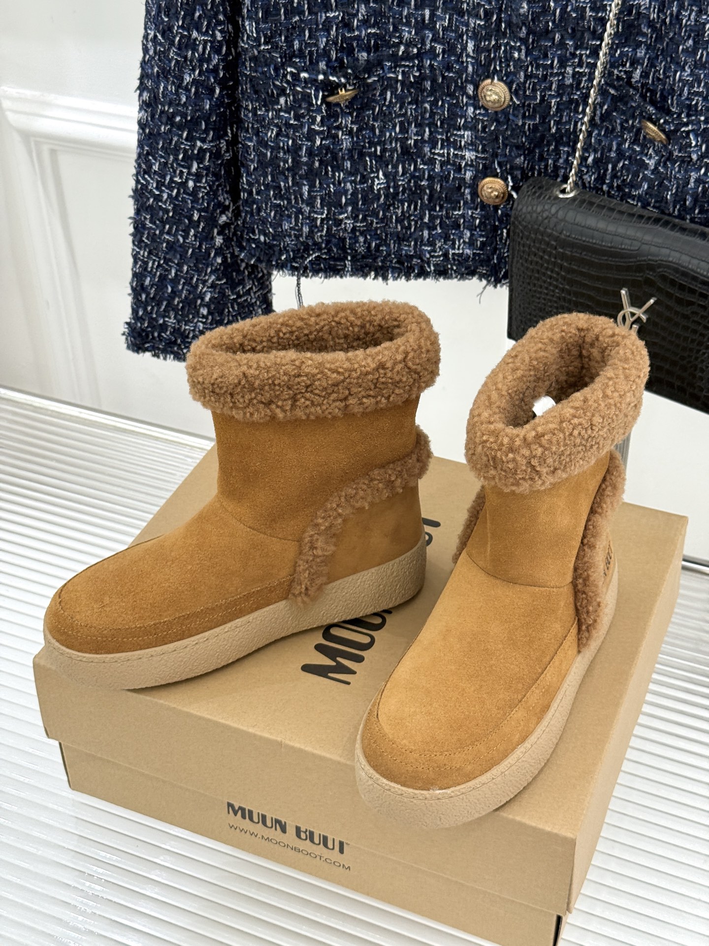 Moon Boot 26WF秋冬新品 皮毛一体厚底翻边雪地靴 皮毛一体裹住冬日暖意 厚底悄悄拔高腿型比例 翻边解锁两穿时