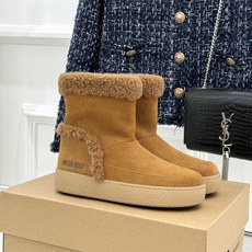 Moon Boot 26WF秋冬新品 皮毛一体厚底翻边雪地靴 皮毛一体裹住冬日暖意 厚底悄悄拔高腿型比例 翻边解锁两穿时 Moon Boot 26WF秋冬新品 皮毛一体厚底翻边雪地靴 皮毛一体裹住冬日暖意 厚底悄悄拔高腿型比例 翻边解锁两穿时
