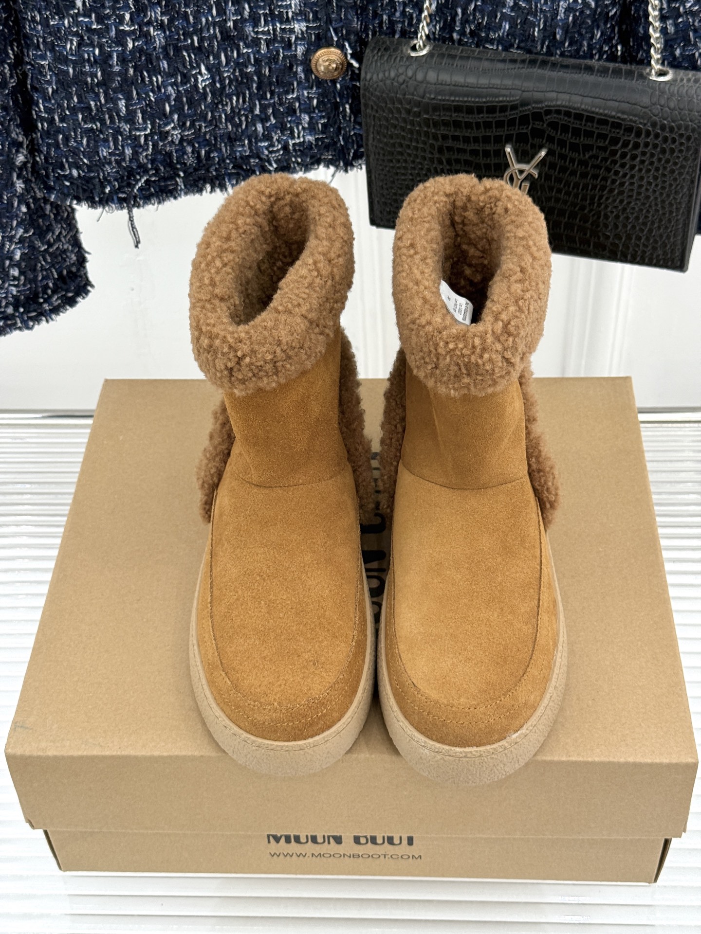 Moon Boot 26WF秋冬新品 皮毛一体厚底翻边雪地靴 皮毛一体裹住冬日暖意 厚底悄悄拔高腿型比例 翻边解锁两穿时