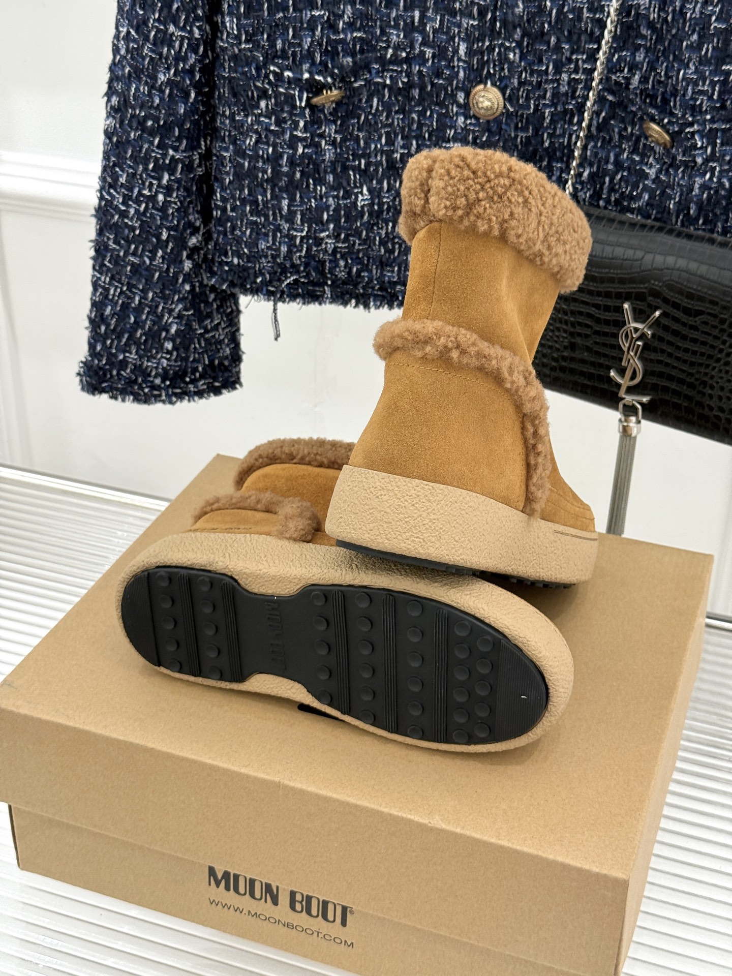 Moon Boot 26WF秋冬新品 皮毛一体厚底翻边雪地靴 皮毛一体裹住冬日暖意 厚底悄悄拔高腿型比例 翻边解锁两穿时