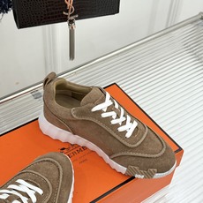 Hermès/爱马仕26WF新品 极简复古情侣款休闲运动鞋 极简线条藏着老钱调性 同型多色适配情侣搭 牛皮麂皮拼接质感高 Hermès/爱马仕26WF新品 极简复古情侣款休闲运动鞋 极简线条藏着老钱调性 同型多色适配情侣搭 牛皮麂皮拼接质感高