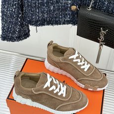 Hermès/爱马仕26WF新品 极简复古情侣款休闲运动鞋 极简线条藏着老钱调性 同型多色适配情侣搭 牛皮麂皮拼接质感高 Hermès/爱马仕26WF新品 极简复古情侣款休闲运动鞋 极简线条藏着老钱调性 同型多色适配情侣搭 牛皮麂皮拼接质感高