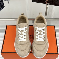 Hermès/爱马仕26WF新品 极简复古情侣款休闲运动鞋 极简线条藏着老钱调性 同型多色适配情侣搭 牛皮麂皮拼接质感高 Hermès/爱马仕26WF新品 极简复古情侣款休闲运动鞋 极简线条藏着老钱调性 同型多色适配情侣搭 牛皮麂皮拼接质感高