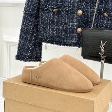 UGG 26WF新品极简复古 包头休闲半拖毛拖 包头藏住满格冬日暖意 半拖一脚蹬穿脱格外省心 羊羔毛裹住云朵般触感 皮毛 UGG 26WF新品极简复古 包头休闲半拖毛拖 包头藏住满格冬日暖意 半拖一脚蹬穿脱格外省心 羊羔毛裹住云朵般触感 皮毛