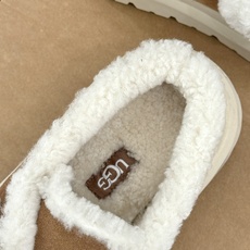 UGG 26WF新品复古魔术贴 厚底休闲羊毛休闲鞋毛毛鞋 魔术贴调节穿脱超省心 厚底松糕悄悄拔高身形 羊毛裹住冬日满格暖 UGG 26WF新品复古魔术贴 厚底休闲羊毛休闲鞋毛毛鞋 魔术贴调节穿脱超省心 厚底松糕悄悄拔高身形 羊毛裹住冬日满格暖