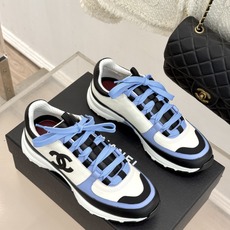 CHANE* |小香26S新品双C运动鞋 时尚圈又双叒被香奈儿拿捏住了! 就成了各路时髦精的心头好 标志性的双C标志在鞋 CHANE* |小香26S新品双C运动鞋 时尚圈又双叒被香奈儿拿捏住了! 就成了各路时髦精的心头好 标志性的双C标志在鞋