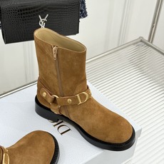 Dior/迪奥26WF秋冬新品皮带 金属字母扣机车短靴短靴 金调金属扣镌刻品牌标识 皮带饰带复古机车感拉满 粒面牛皮质感 Dior/迪奥26WF秋冬新品皮带 金属字母扣机车短靴短靴 金调金属扣镌刻品牌标识 皮带饰带复古机车感拉满 粒面牛皮质感