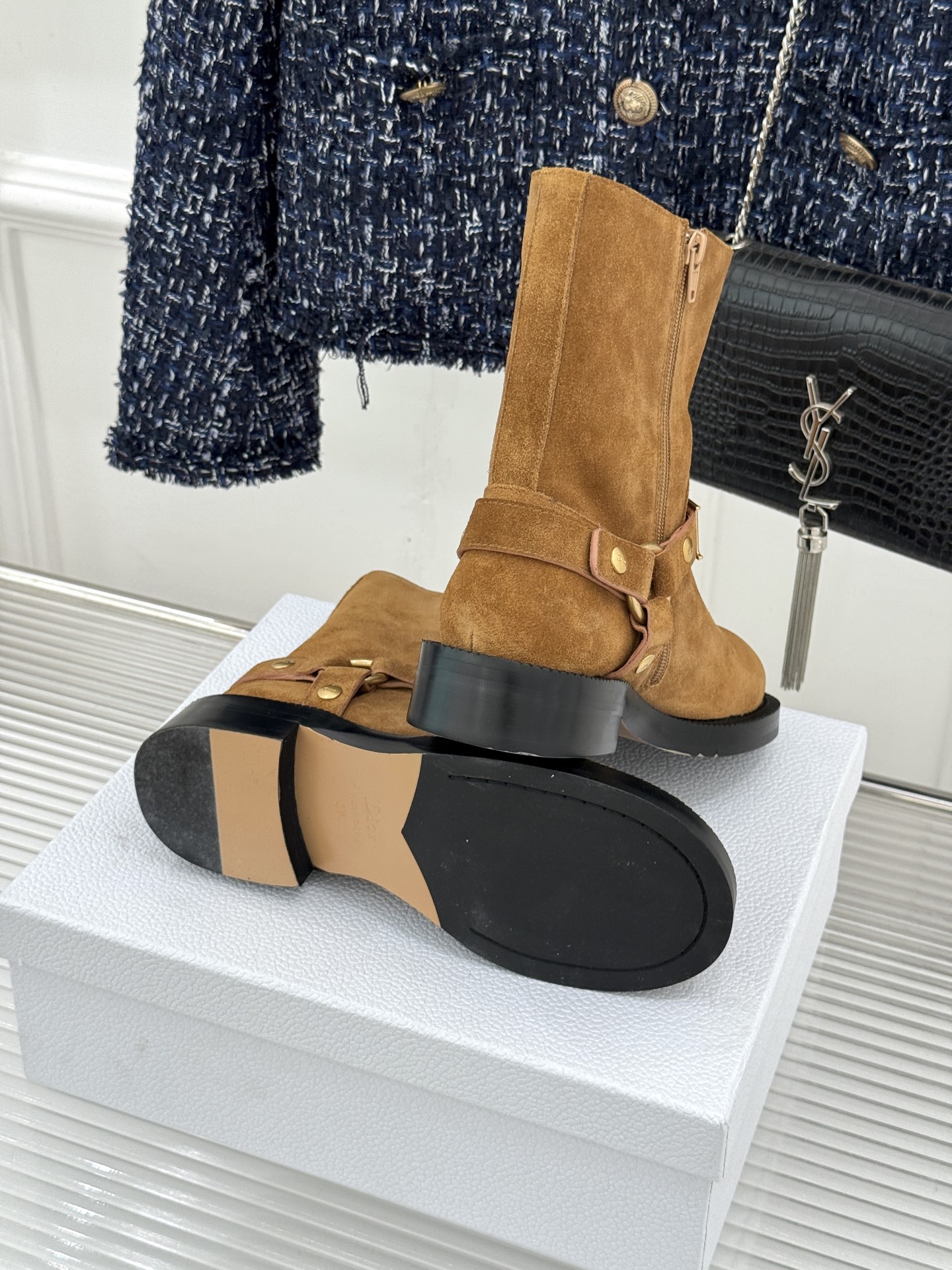 Dior/迪奥26WF秋冬新品皮带 金属字母扣机车短靴短靴 金调金属扣镌刻品牌标识 皮带饰带复古机车感拉满 粒面牛皮质感 Dior/迪奥26WF秋冬新品皮带 金属字母扣机车短靴短靴 金调金属扣镌刻品牌标识 皮带饰带复古机车感拉满 粒面牛皮质感