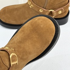 Dior/迪奥26WF秋冬新品皮带 金属字母扣机车短靴短靴 金调金属扣镌刻品牌标识 皮带饰带复古机车感拉满 粒面牛皮质感 Dior/迪奥26WF秋冬新品皮带 金属字母扣机车短靴短靴 金调金属扣镌刻品牌标识 皮带饰带复古机车感拉满 粒面牛皮质感