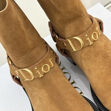 Dior/迪奥26WF秋冬新品皮带 金属字母扣机车短靴短靴 金调金属扣镌刻品牌标识 皮带饰带复古机车感拉满 粒面牛皮质感 Dior/迪奥26WF秋冬新品皮带 金属字母扣机车短靴短靴 金调金属扣镌刻品牌标识 皮带饰带复古机车感拉满 粒面牛皮质感