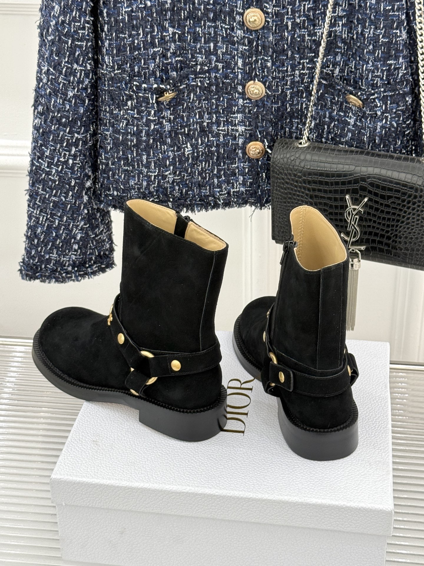 Dior/迪奥26WF秋冬新品皮带 金属字母扣机车短靴短靴 金调金属扣镌刻品牌标识 皮带饰带复古机车感拉满 粒面牛皮质感