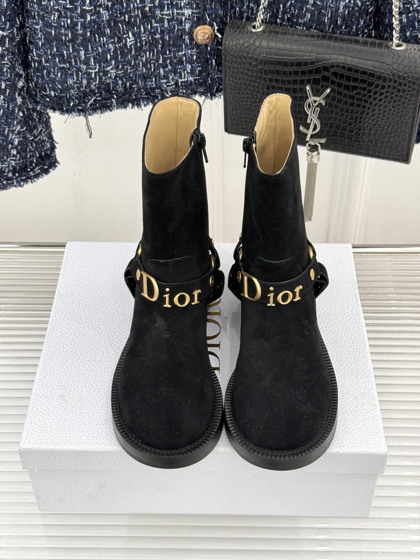 Dior/迪奥26WF秋冬新品皮带 金属字母扣机车短靴短靴 金调金属扣镌刻品牌标识 皮带饰带复古机车感拉满 粒面牛皮质感