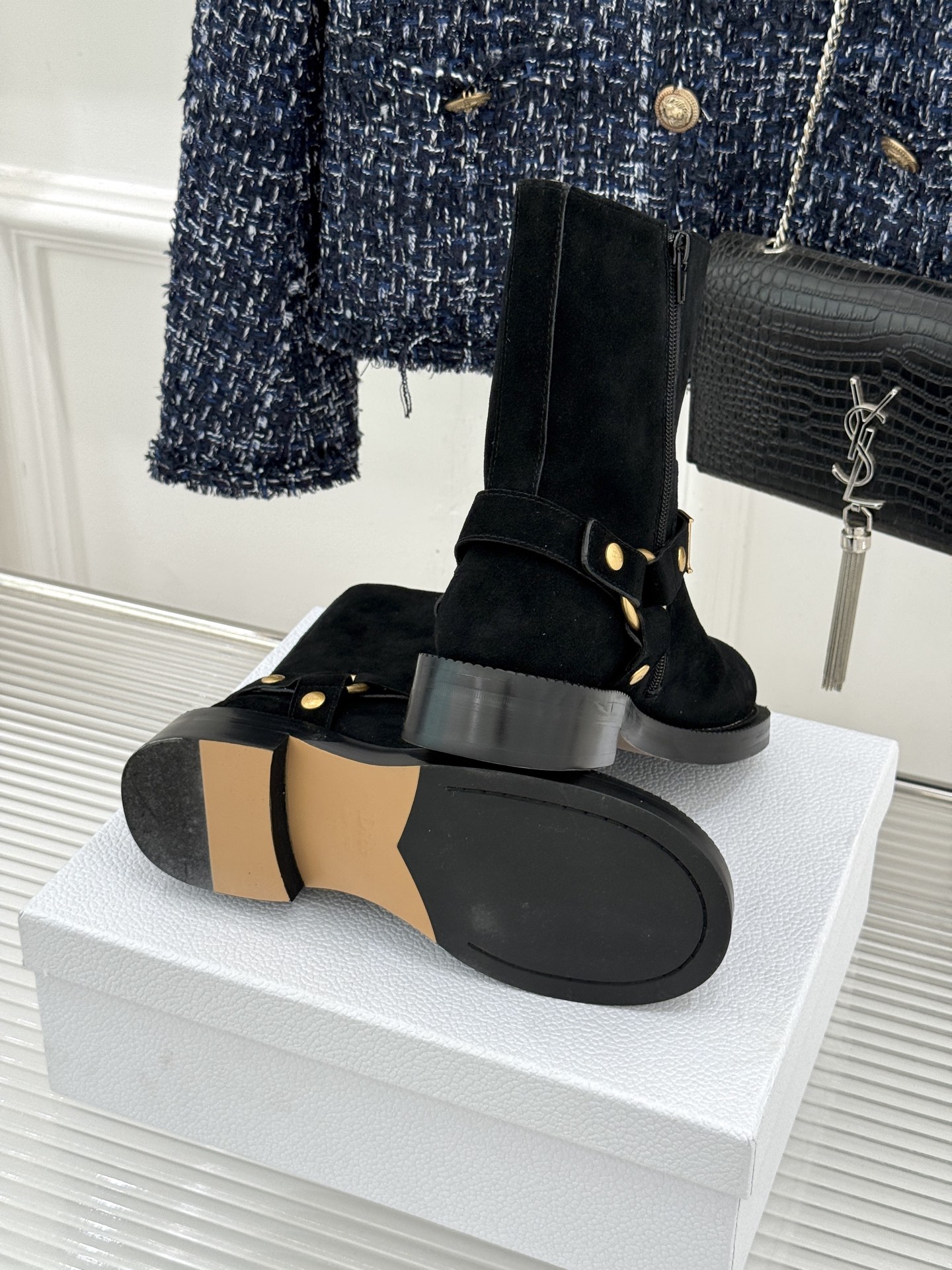 Dior/迪奥26WF秋冬新品皮带 金属字母扣机车短靴短靴 金调金属扣镌刻品牌标识 皮带饰带复古机车感拉满 粒面牛皮质感