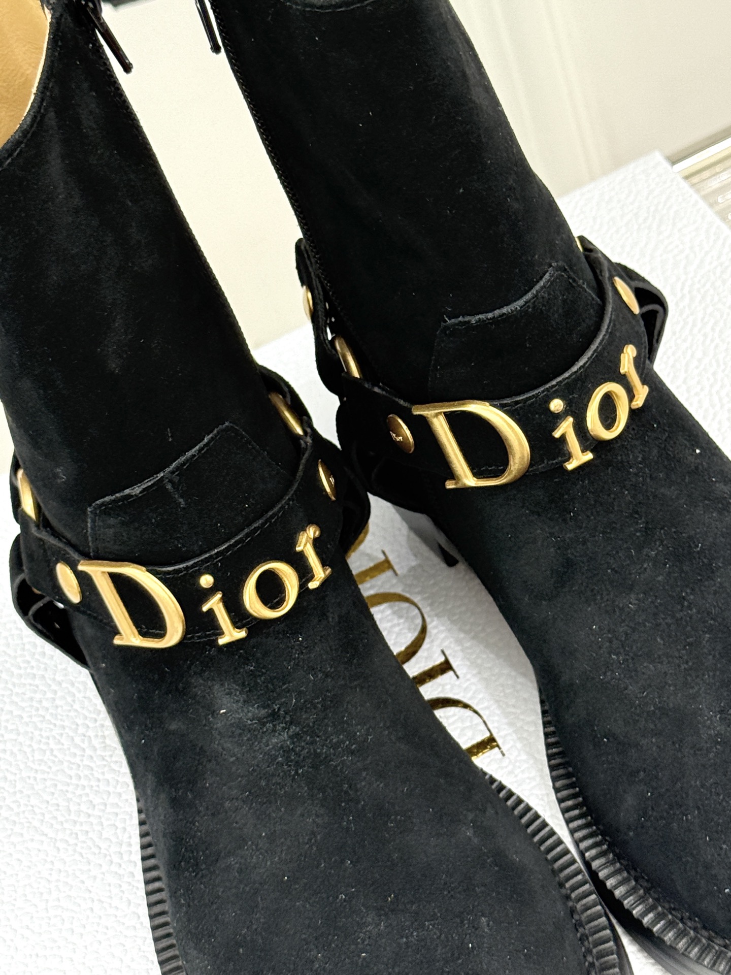 Dior/迪奥26WF秋冬新品皮带 金属字母扣机车短靴短靴 金调金属扣镌刻品牌标识 皮带饰带复古机车感拉满 粒面牛皮质感