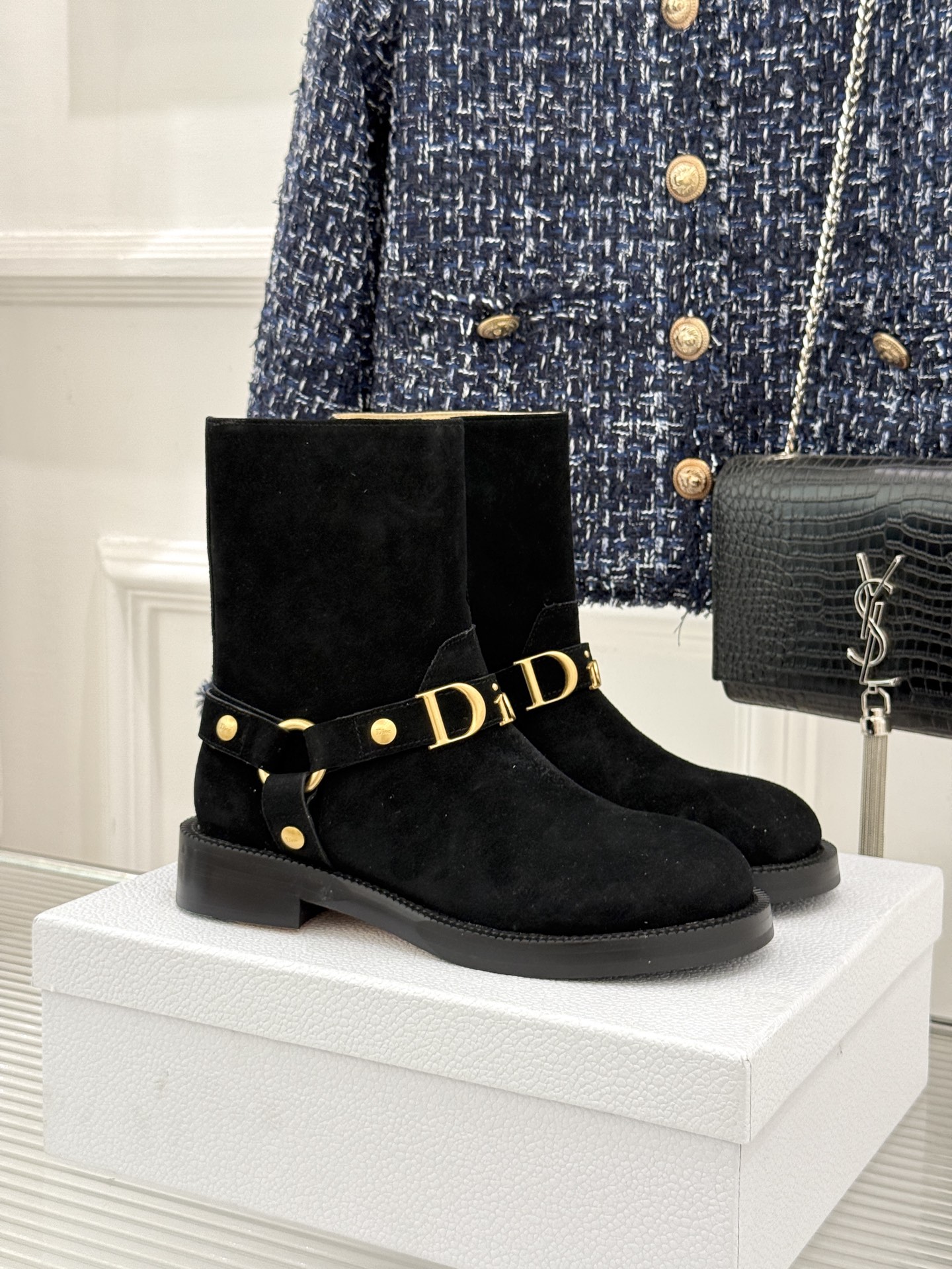 Dior/迪奥26WF秋冬新品皮带 金属字母扣机车短靴短靴 金调金属扣镌刻品牌标识 皮带饰带复古机车感拉满 粒面牛皮质感 Dior/迪奥26WF秋冬新品皮带 金属字母扣机车短靴短靴 金调金属扣镌刻品牌标识 皮带饰带复古机车感拉满 粒面牛皮质感