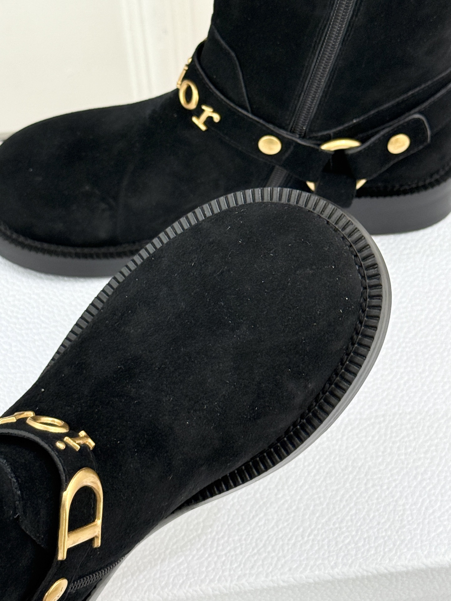 Dior/迪奥26WF秋冬新品皮带 金属字母扣机车短靴短靴 金调金属扣镌刻品牌标识 皮带饰带复古机车感拉满 粒面牛皮质感