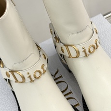 Dior/迪奥26WF秋冬新品皮带 金属字母扣机车短靴短靴 金调金属扣镌刻品牌标识 皮带饰带复古机车感拉满 粒面牛皮质感 Dior/迪奥26WF秋冬新品皮带 金属字母扣机车短靴短靴 金调金属扣镌刻品牌标识 皮带饰带复古机车感拉满 粒面牛皮质感