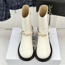 Dior/迪奥26WF秋冬新品皮带 金属字母扣机车短靴短靴 金调金属扣镌刻品牌标识 皮带饰带复古机车感拉满 粒面牛皮质感 Dior/迪奥26WF秋冬新品皮带 金属字母扣机车短靴短靴 金调金属扣镌刻品牌标识 皮带饰带复古机车感拉满 粒面牛皮质感