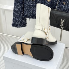 Dior/迪奥26WF秋冬新品皮带 金属字母扣机车短靴短靴 金调金属扣镌刻品牌标识 皮带饰带复古机车感拉满 粒面牛皮质感 Dior/迪奥26WF秋冬新品皮带 金属字母扣机车短靴短靴 金调金属扣镌刻品牌标识 皮带饰带复古机车感拉满 粒面牛皮质感