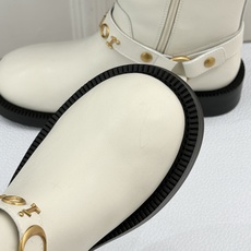 Dior/迪奥26WF秋冬新品皮带 金属字母扣机车短靴短靴 金调金属扣镌刻品牌标识 皮带饰带复古机车感拉满 粒面牛皮质感 Dior/迪奥26WF秋冬新品皮带 金属字母扣机车短靴短靴 金调金属扣镌刻品牌标识 皮带饰带复古机车感拉满 粒面牛皮质感