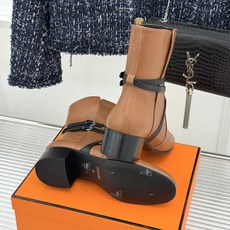 Hermès/爱马仕26WF新品 皮带扣粗跟机车靴靴短靴 交叉皮带扣锁死高级感 粗跟稳踏暴走不累脚 小牛皮质感超细腻 短 Hermès/爱马仕26WF新品 皮带扣粗跟机车靴靴短靴 交叉皮带扣锁死高级感 粗跟稳踏暴走不累脚 小牛皮质感超细腻 短