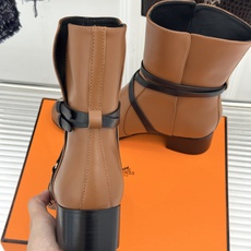 Hermès/爱马仕26WF新品 皮带扣粗跟机车靴靴短靴 交叉皮带扣锁死高级感 粗跟稳踏暴走不累脚 小牛皮质感超细腻 短 Hermès/爱马仕26WF新品 皮带扣粗跟机车靴靴短靴 交叉皮带扣锁死高级感 粗跟稳踏暴走不累脚 小牛皮质感超细腻 短
