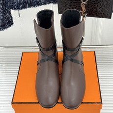 Hermès/爱马仕26WF新品 皮带扣粗跟机车靴靴短靴 交叉皮带扣锁死高级感 粗跟稳踏暴走不累脚 小牛皮质感超细腻 短 Hermès/爱马仕26WF新品 皮带扣粗跟机车靴靴短靴 交叉皮带扣锁死高级感 粗跟稳踏暴走不累脚 小牛皮质感超细腻 短