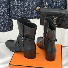 Hermès/爱马仕26WF新品 皮带扣粗跟机车靴靴短靴 交叉皮带扣锁死高级感 粗跟稳踏暴走不累脚 小牛皮质感超细腻 短 Hermès/爱马仕26WF新品 皮带扣粗跟机车靴靴短靴 交叉皮带扣锁死高级感 粗跟稳踏暴走不累脚 小牛皮质感超细腻 短