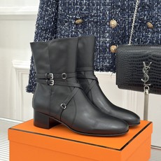 Hermès/爱马仕26WF新品 皮带扣粗跟机车靴靴短靴 交叉皮带扣锁死高级感 粗跟稳踏暴走不累脚 小牛皮质感超细腻 短 Hermès/爱马仕26WF新品 皮带扣粗跟机车靴靴短靴 交叉皮带扣锁死高级感 粗跟稳踏暴走不累脚 小牛皮质感超细腻 短