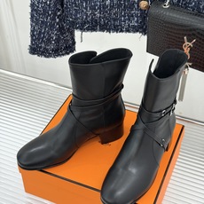 Hermès/爱马仕26WF新品 皮带扣粗跟机车靴靴短靴 交叉皮带扣锁死高级感 粗跟稳踏暴走不累脚 小牛皮质感超细腻 短 Hermès/爱马仕26WF新品 皮带扣粗跟机车靴靴短靴 交叉皮带扣锁死高级感 粗跟稳踏暴走不累脚 小牛皮质感超细腻 短