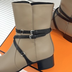 Hermès/爱马仕26WF新品 皮带扣粗跟机车靴靴短靴 交叉皮带扣锁死高级感 粗跟稳踏暴走不累脚 小牛皮质感超细腻 短 Hermès/爱马仕26WF新品 皮带扣粗跟机车靴靴短靴 交叉皮带扣锁死高级感 粗跟稳踏暴走不累脚 小牛皮质感超细腻 短