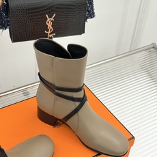 Hermès/爱马仕26WF新品 皮带扣粗跟机车靴靴短靴 交叉皮带扣锁死高级感 粗跟稳踏暴走不累脚 小牛皮质感超细腻 短 Hermès/爱马仕26WF新品 皮带扣粗跟机车靴靴短靴 交叉皮带扣锁死高级感 粗跟稳踏暴走不累脚 小牛皮质感超细腻 短