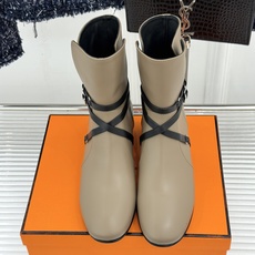 Hermès/爱马仕26WF新品 皮带扣粗跟机车靴靴短靴 交叉皮带扣锁死高级感 粗跟稳踏暴走不累脚 小牛皮质感超细腻 短 Hermès/爱马仕26WF新品 皮带扣粗跟机车靴靴短靴 交叉皮带扣锁死高级感 粗跟稳踏暴走不累脚 小牛皮质感超细腻 短