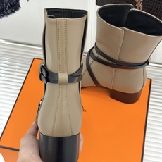 Hermès/爱马仕26WF新品 皮带扣粗跟机车靴靴短靴 交叉皮带扣锁死高级感 粗跟稳踏暴走不累脚 小牛皮质感超细腻 短 Hermès/爱马仕26WF新品 皮带扣粗跟机车靴靴短靴 交叉皮带扣锁死高级感 粗跟稳踏暴走不累脚 小牛皮质感超细腻 短
