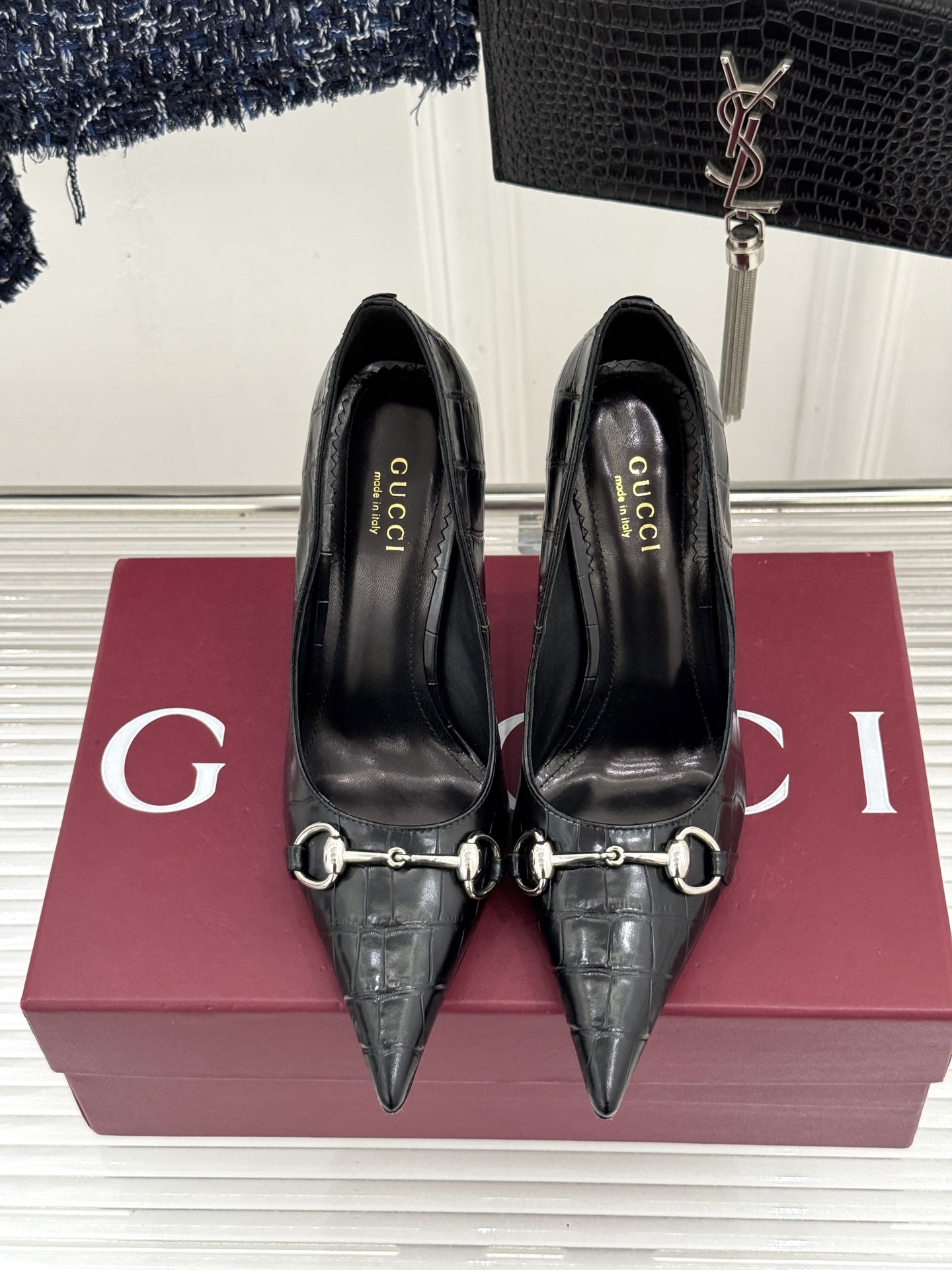 Gucci/古驰26WF新品Donna系列 马衔扣尖头高跟鞋凉鞋 经典马衔扣缀鞋面 尖头线条修饰纤细脚型 细跟拉长腿型比