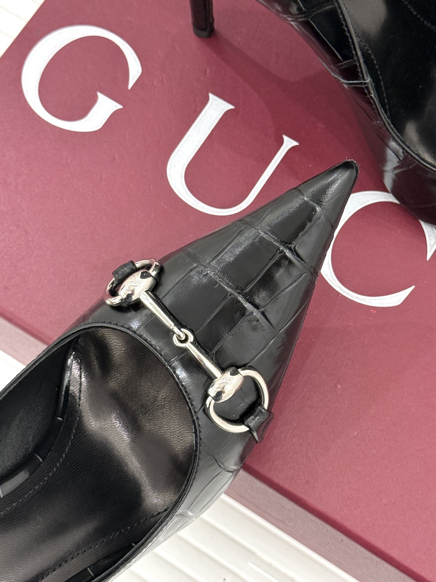 Gucci/古驰26WF新品Donna系列 马衔扣尖头高跟鞋凉鞋 经典马衔扣缀鞋面 尖头线条修饰纤细脚型 细跟拉长腿型比