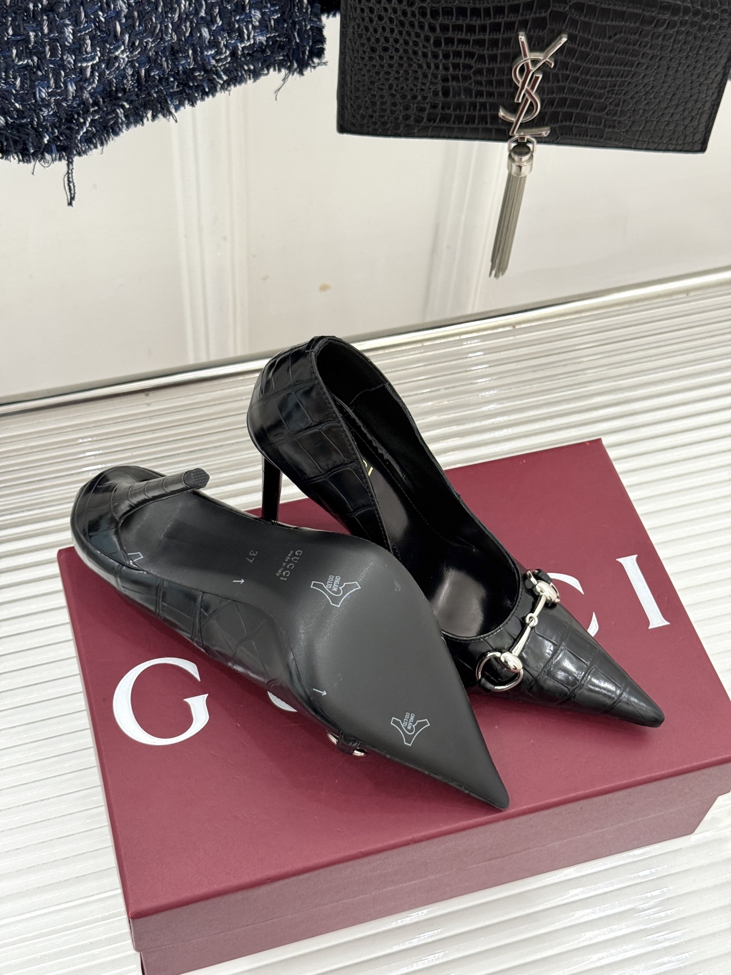 Gucci/古驰26WF新品Donna系列 马衔扣尖头高跟鞋凉鞋 经典马衔扣缀鞋面 尖头线条修饰纤细脚型 细跟拉长腿型比