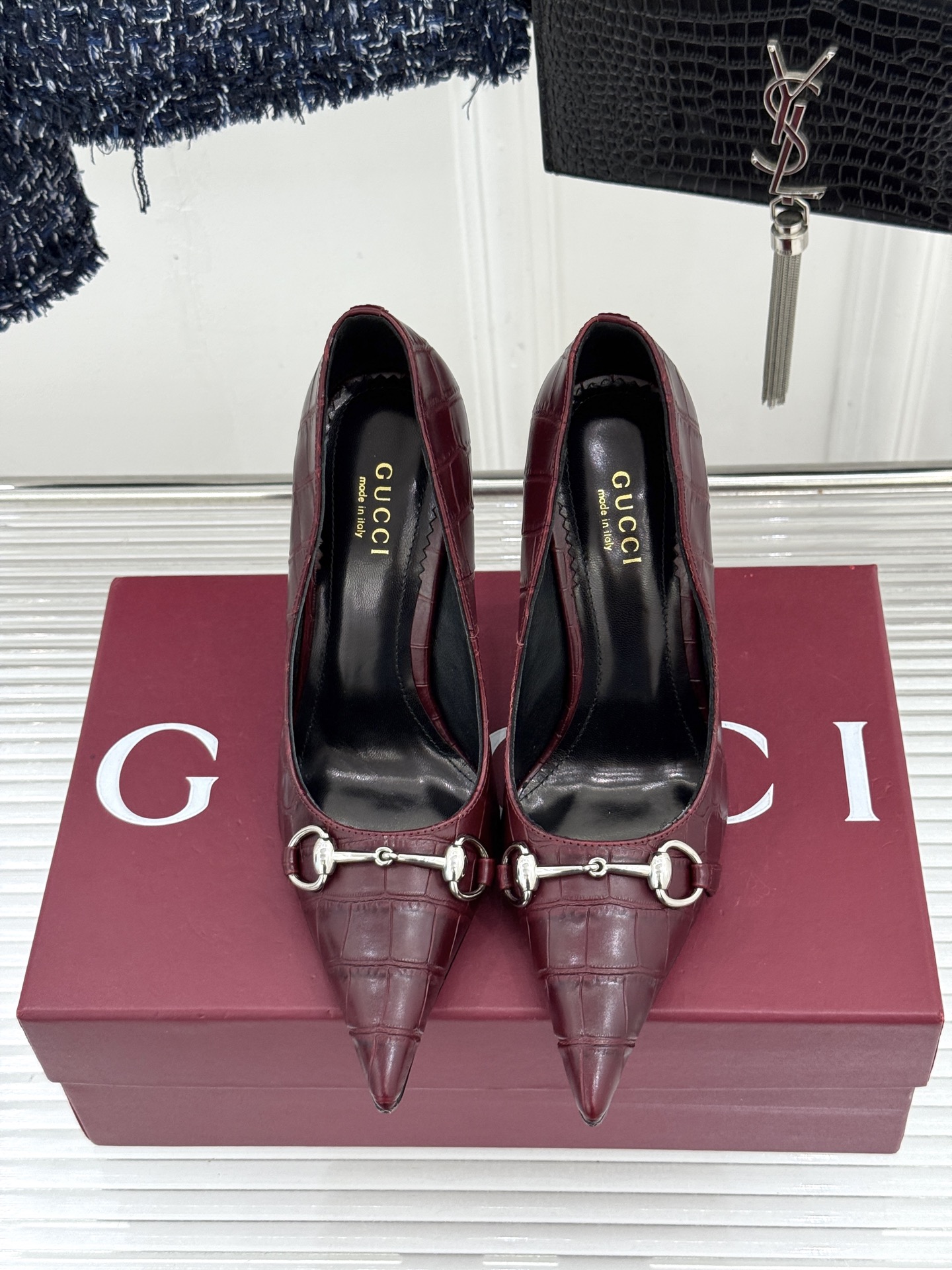 Gucci/古驰26WF新品Donna系列 马衔扣尖头高跟鞋凉鞋 经典马衔扣缀鞋面 尖头线条修饰纤细脚型 细跟拉长腿型比