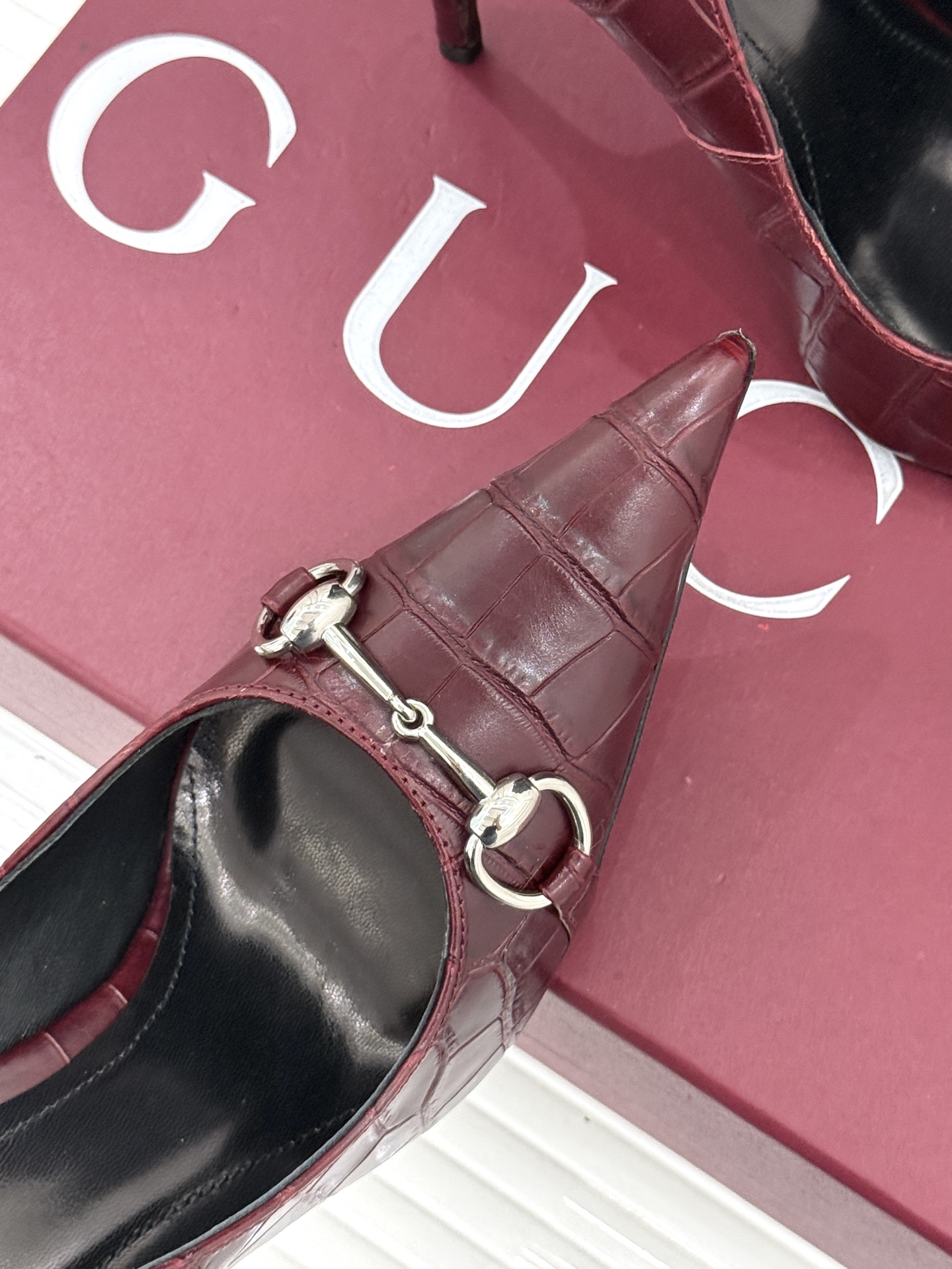 Gucci/古驰26WF新品Donna系列 马衔扣尖头高跟鞋凉鞋 经典马衔扣缀鞋面 尖头线条修饰纤细脚型 细跟拉长腿型比