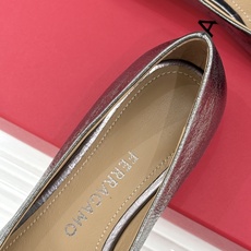 Ferragamo/菲拉格慕26WF新品 菱格蝴蝶结粗跟平底单鞋 蝴蝶结缀着格纹肌理 平底轻盈久站也不累脚 粒面牛皮细腻 Ferragamo/菲拉格慕26WF新品 菱格蝴蝶结粗跟平底单鞋 蝴蝶结缀着格纹肌理 平底轻盈久站也不累脚 粒面牛皮细腻