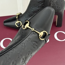 Gucci/古驰26WF新品马衔扣 老花侧拉链粗跟高跟短靴 马衔扣一扣经典 老花纹样爬满整条靴筒 侧拉链从踝到靴筒 粗跟 Gucci/古驰26WF新品马衔扣 老花侧拉链粗跟高跟短靴 马衔扣一扣经典 老花纹样爬满整条靴筒 侧拉链从踝到靴筒 粗跟