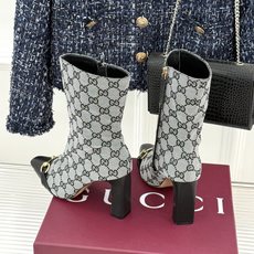 Gucci/古驰26WF新品马衔扣 老花侧拉链粗跟高跟短靴 马衔扣一扣经典 老花纹样爬满整条靴筒 侧拉链从踝到靴筒 粗跟 Gucci/古驰26WF新品马衔扣 老花侧拉链粗跟高跟短靴 马衔扣一扣经典 老花纹样爬满整条靴筒 侧拉链从踝到靴筒 粗跟